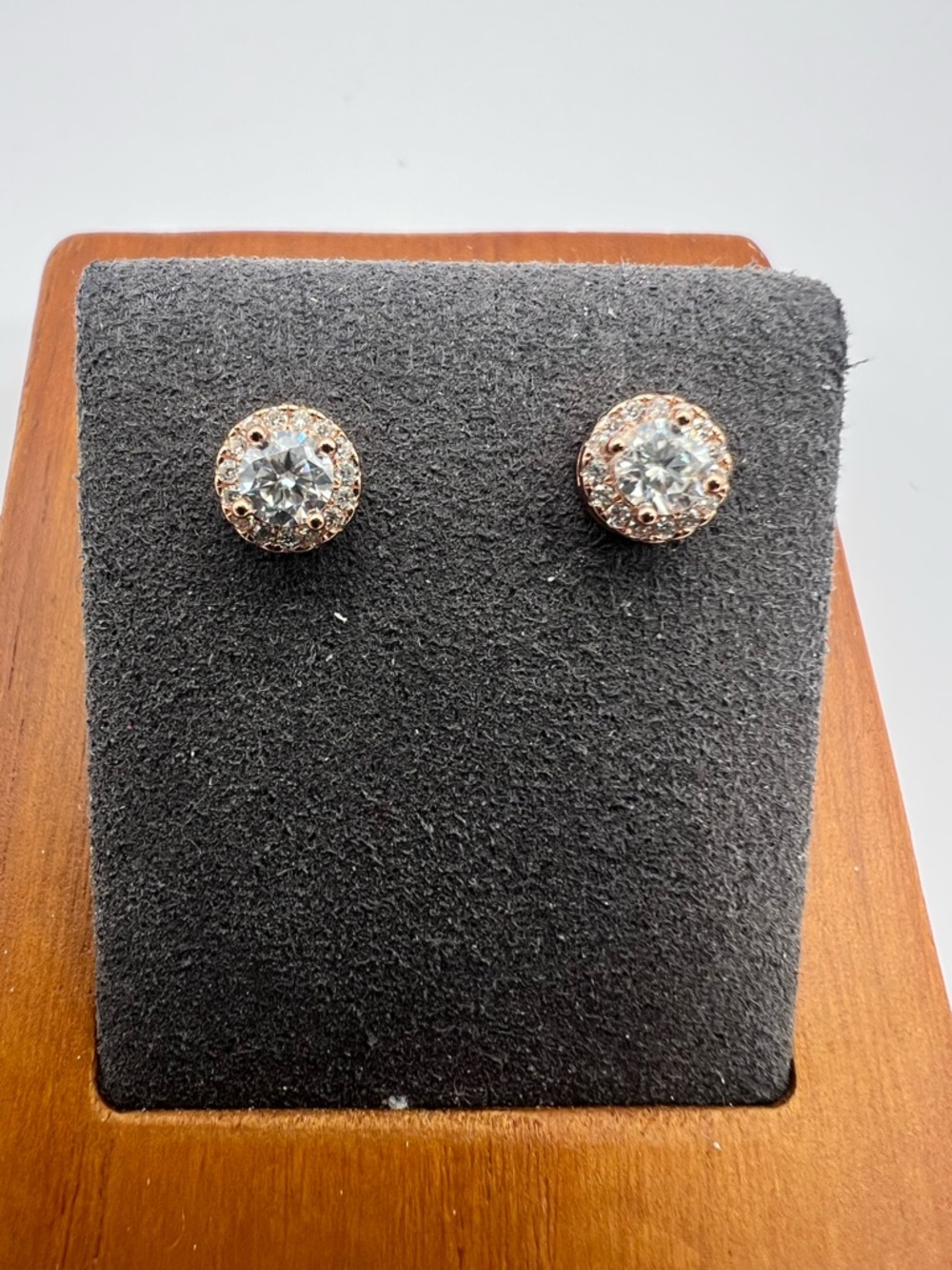 NWT Rose Gold Halo S925 Moissanite Stud Earrings